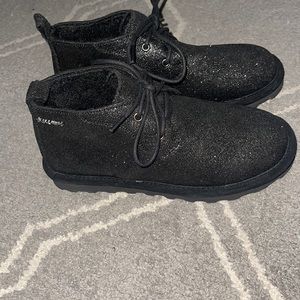 Black Bear Paw size 7 new come with original tags on the back
